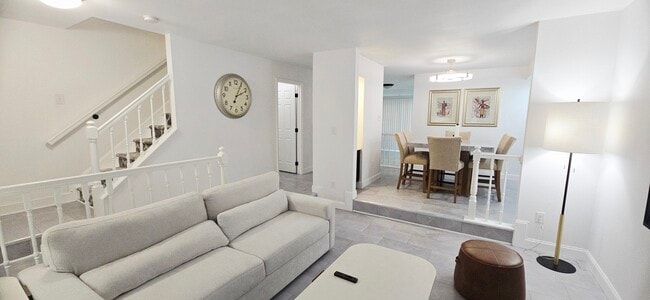 Building Photo - 8 Highlands Ct