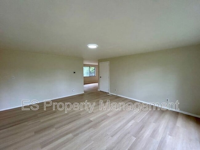 Photo - 825 Sweetbriar Ave