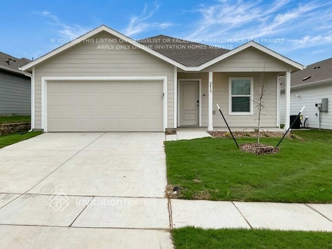 Building Photo - 2413 Fleming Dr