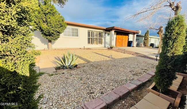 Building Photo - 960 Burgess Dr Rental