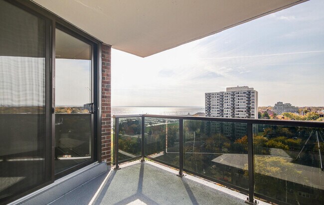 Building Photo - 2220 Marine Dr