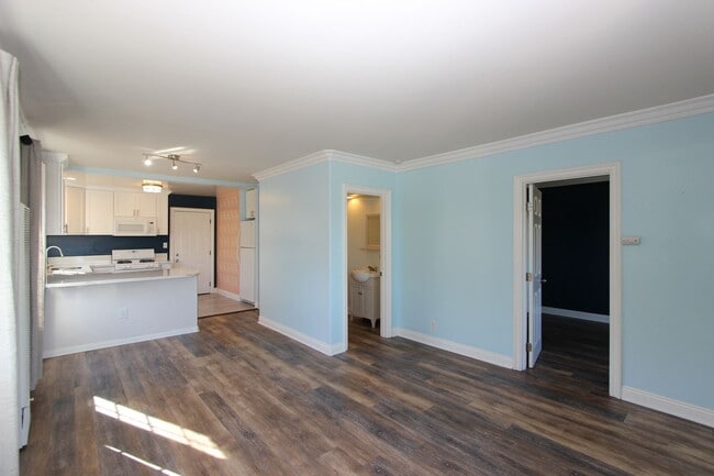 Photo - Beautiful 2 bedroom 1.5 bathroom available for rent now