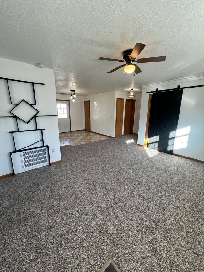 Photo - 109 W Pleasant St