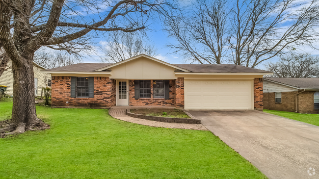 Building Photo - 306 Iowa St Rental