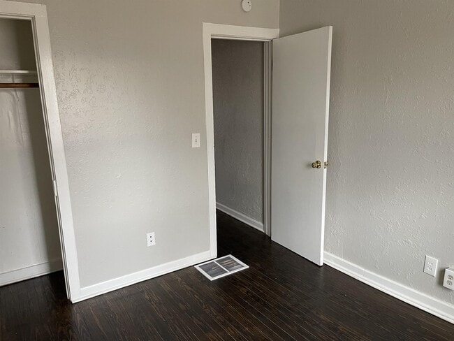 Photo - 1120 E 84th Terrace
