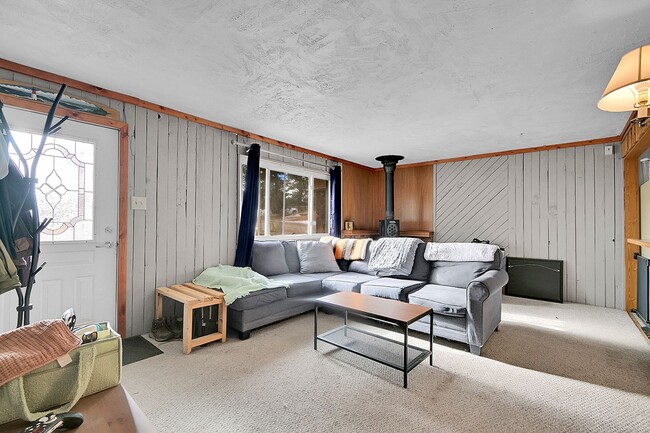 Photo - 2027 Roland Dr