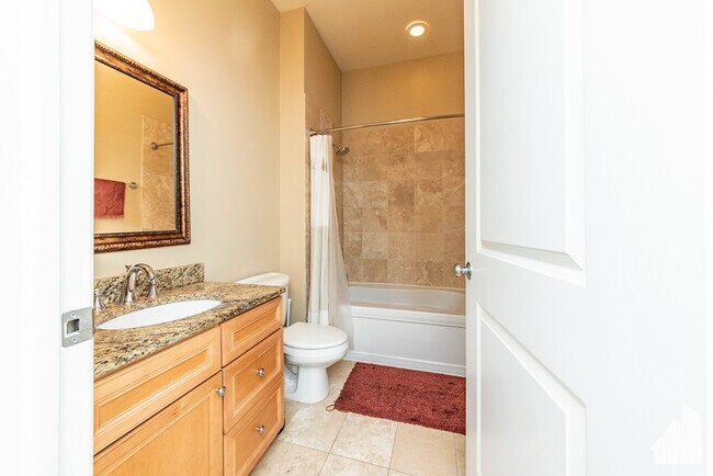 Photo - 1815 N Milwaukee Ave Unidad 201