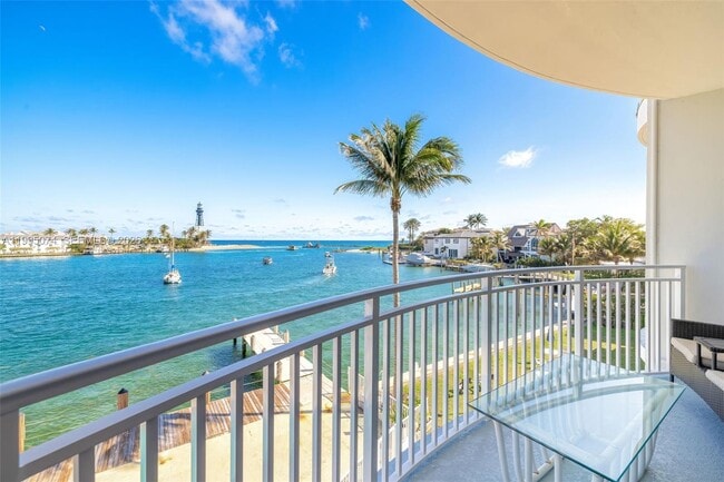 Building Photo - 2508 Bay Dr Unit 307