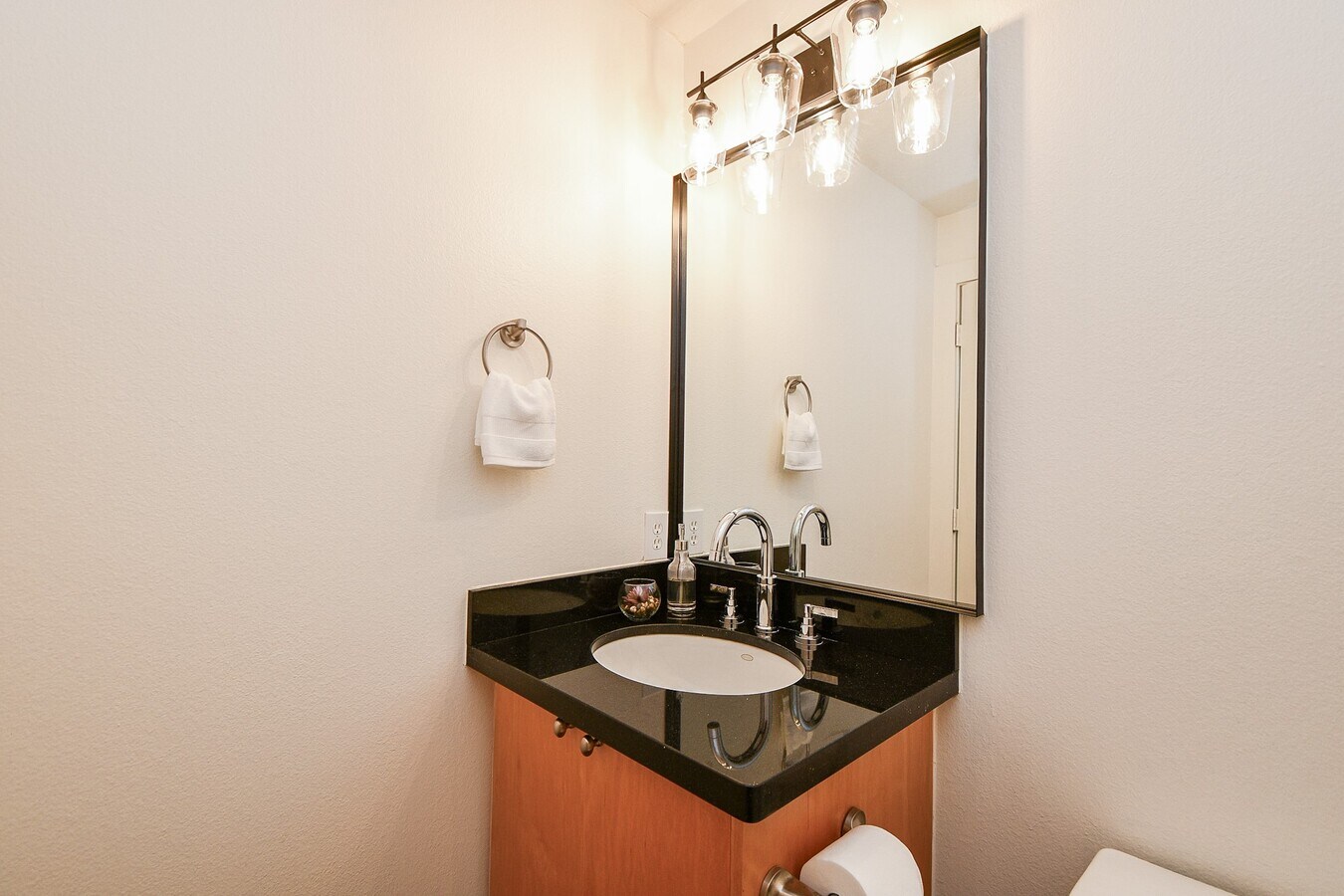 Photo - 4702 Austin St