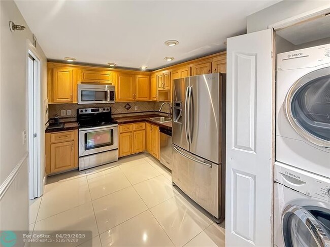 Photo - 3520 Oaks Way Condo Unit 406