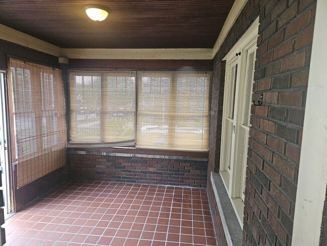 Photo - Beautiful and spacious 5 Bedroom 1.5 Bath House in Lansing, IL MUST SEE