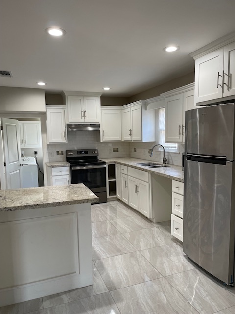 Kitchen with granite - 1809 N Broadway St House