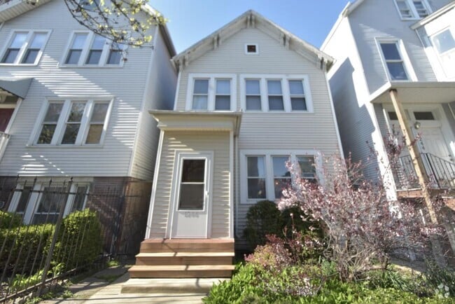 Building Photo - 1246 W Diversey Pkwy Rental