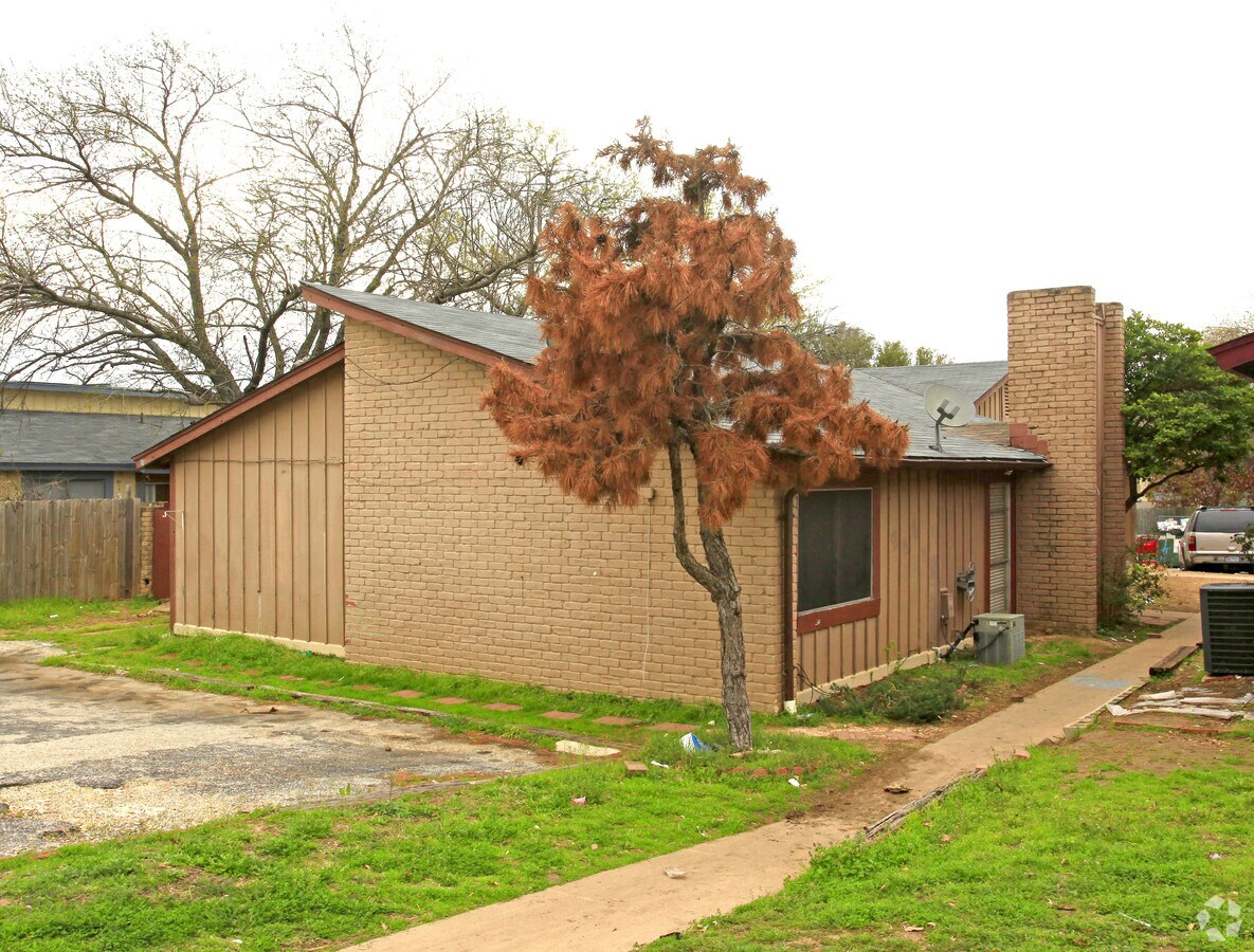 Photo - Rundberg Lane Duplexes Apartamentos