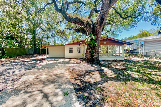 Building Photo - Two Bedroom Largo Home