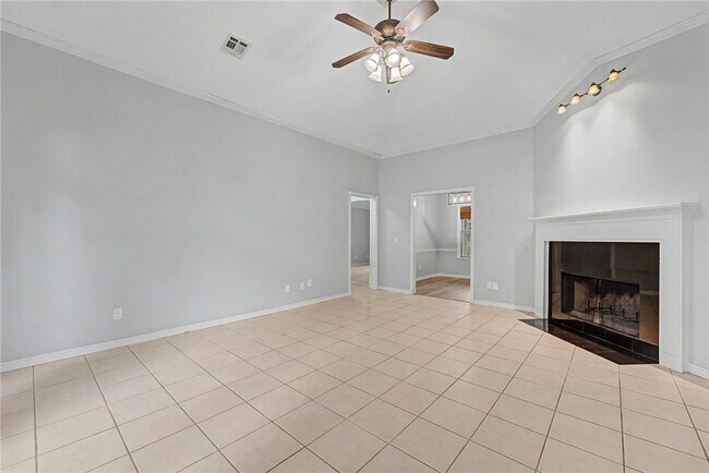 Photo - 220 Bluff Dr