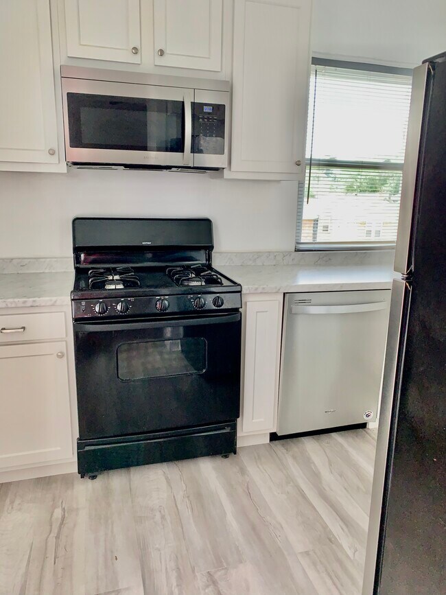 Kitchen - 1044 Welfer St Unit 2
