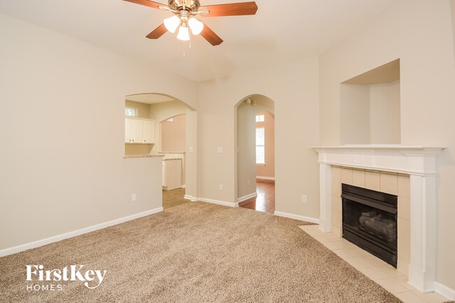 Photo - 302 Pinehurst Way