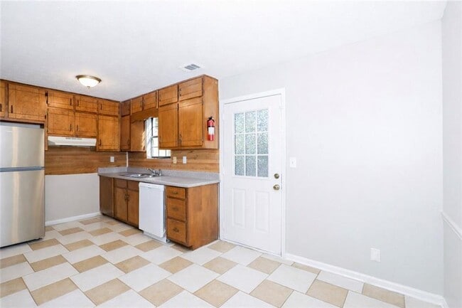 Photo - 320 Sprucewood Ct