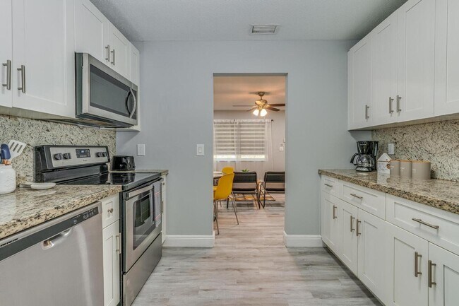 Photo - 1051 SW 32nd Ct