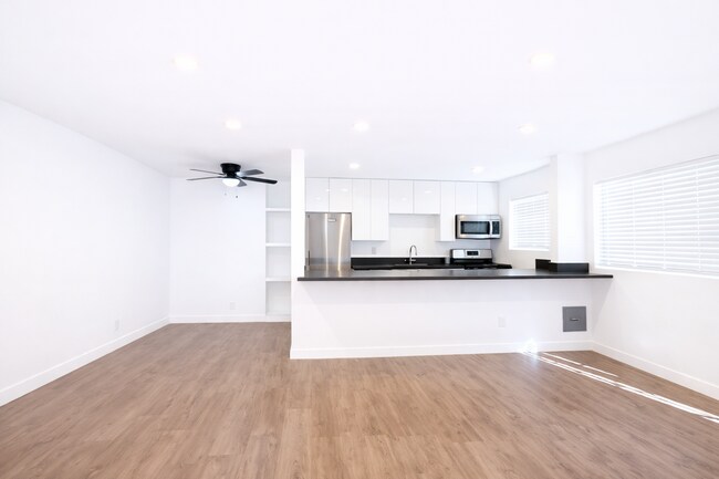 Photo - 6556 Lamirada Ave