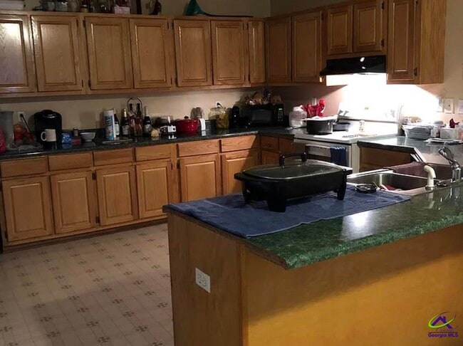 Photo - 136 Oscar Ct