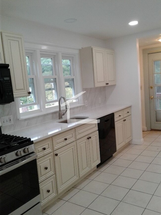 Photo - Brighton single family near BC 8bed / 4bath