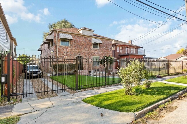 Photo - 2104 Winbern St