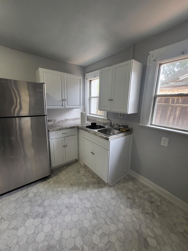 Photo - 1718 Pine Grove Ave Unit 2