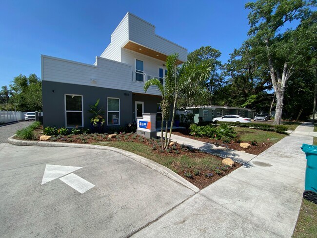 Front - 1818 E Robinson St Unidad 1820