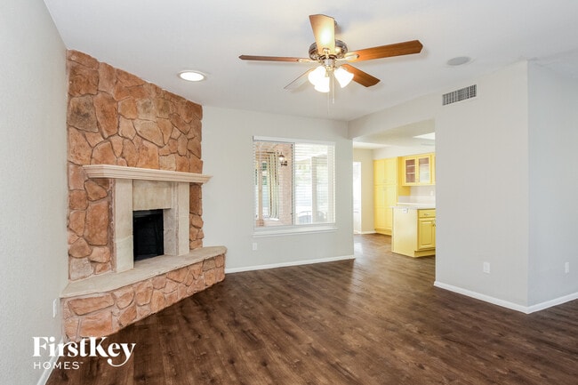 Photo - 1821 E Hearn Rd