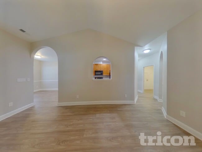 Photo - 2304 Larkspur Ln