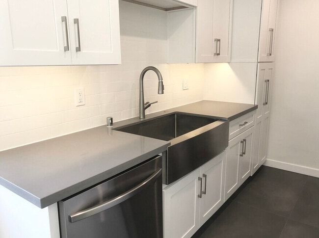 Building Photo - 515 Pier Ave Unit 4