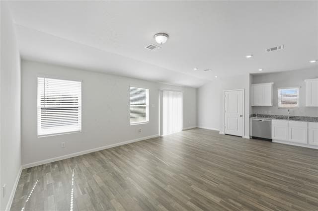 Photo - 404 Jameson St