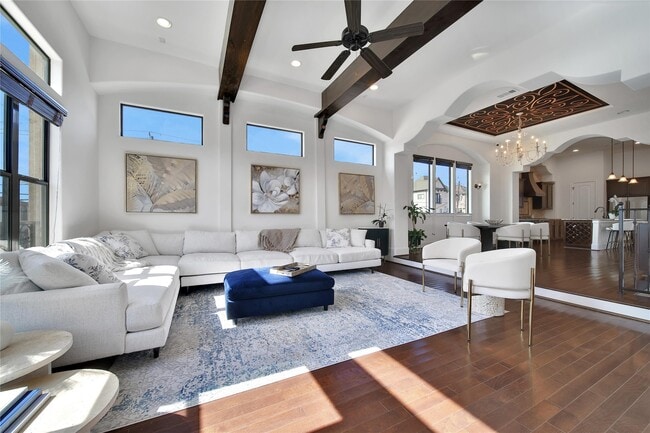 Building Photo - 2301 Couch St