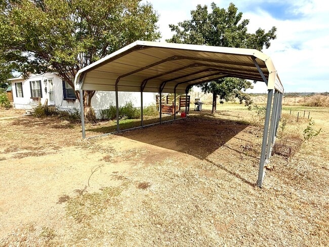 Photo - Available Now! 2 ACRE LOT! Spacious 3 Bedr...