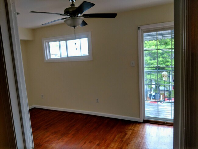 Master Bed - 13 Skyline Dr Unit 3 BR Apt