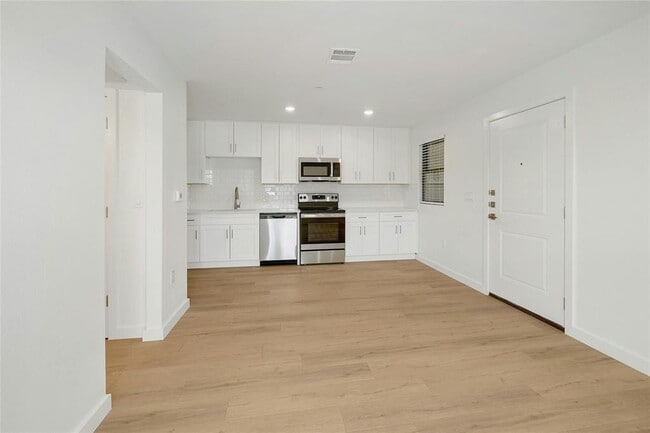 Photo - 1915 E Martin Luther King Jr Blvd Unit 108