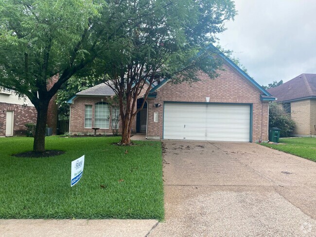 Building Photo - Spacious Canyon Creek 3 bed 2 bath Home