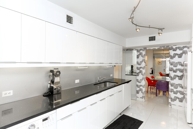 Photo - 1111 Crandon Boulevard Unidad A-303