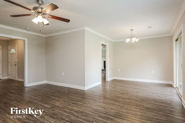 Photo - 304 Pembrook St