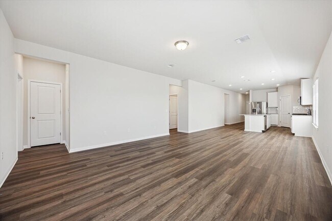 Photo - 5000 Hazelnut Ln