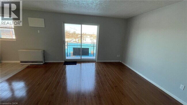 Photo - 15 Empire St Unit 9