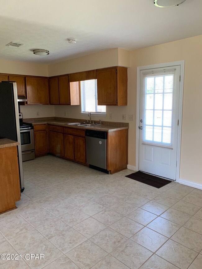 Photo - 202 Acme Ln