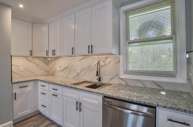 Photo - 237 Whiton St