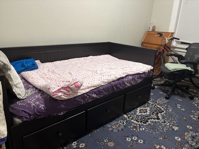 Photo - Charming 2BR in East Rock | Hot Water Included | Walk to Yale & SOM Unidad B8