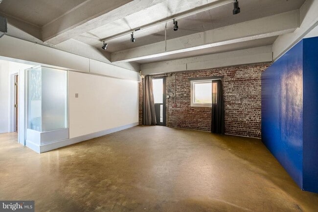 Photo - 144-50 W Laurel St Unit 103