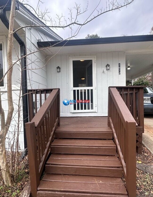 Photo - Great location newly RENOVATED ranch in Brookhaven