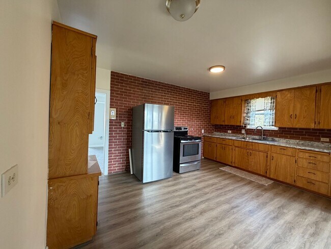 Photo - Clean, Updated Home with Large Yard in Klamath Falls