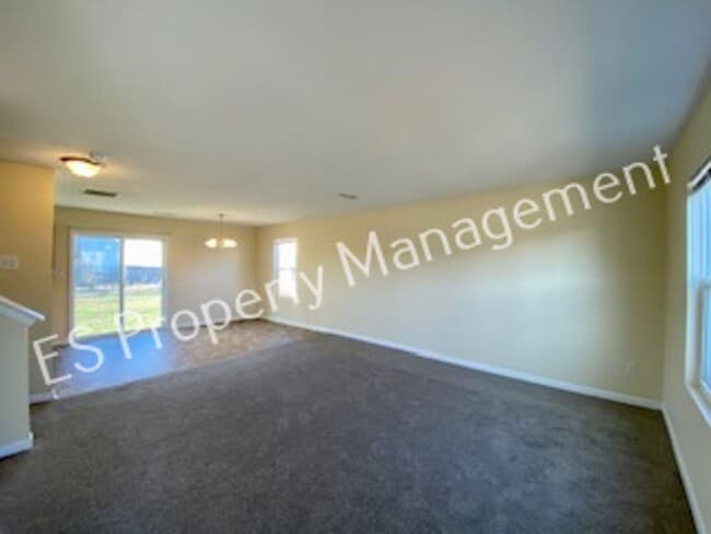 Photo - Beautiful 4 Bedroom 2.5 Bath 2 story home in Wildwood Farms on Indy's Southeast side!